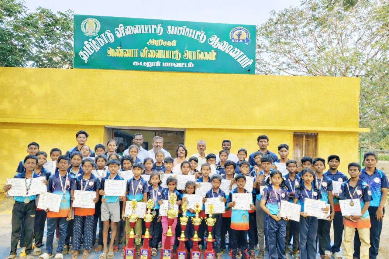 மாநில அளவிலான போட்டியில் பதக்கம் கடலூரில் மல்லர்கம்ப வீரர்களுக்கு பாராட்டு