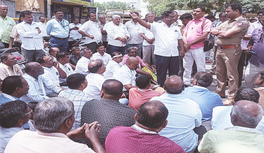 காலி மதுபாட்டில்கள் திரும்பப்பெறும் திட்டத்தை திணிக்காதே