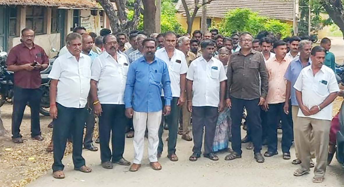 மின்வாரிய பணியாளர்களுக்கு ஊதிய உயர்வு கேட்டு திருப்பூர், உடுமலையில் காத்திருப்பு போராட்டம்