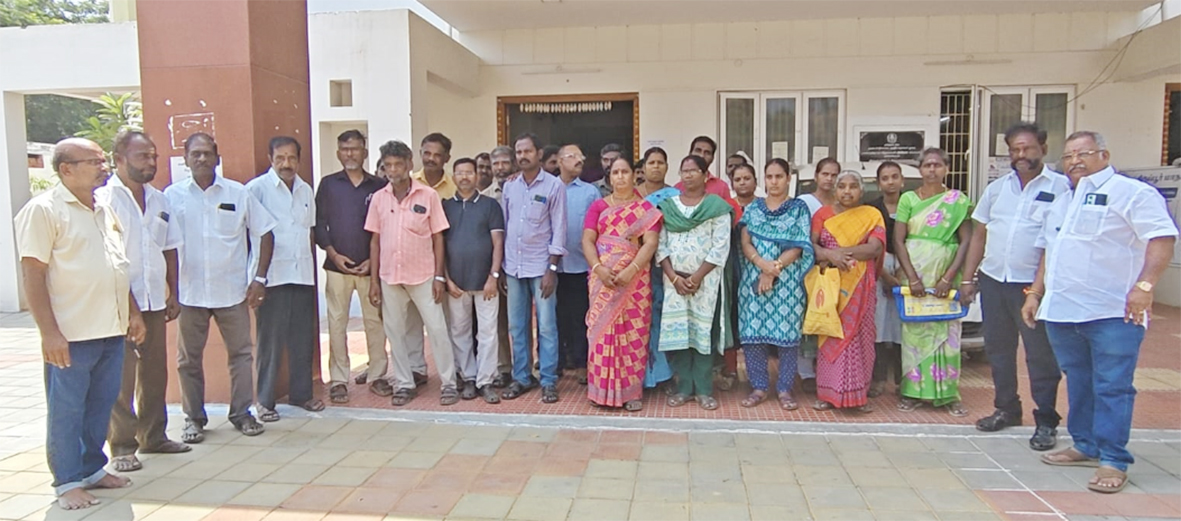 குடிநீர் குழாய் கேட்டு மண்டல அலுவலகம் முற்றுகை