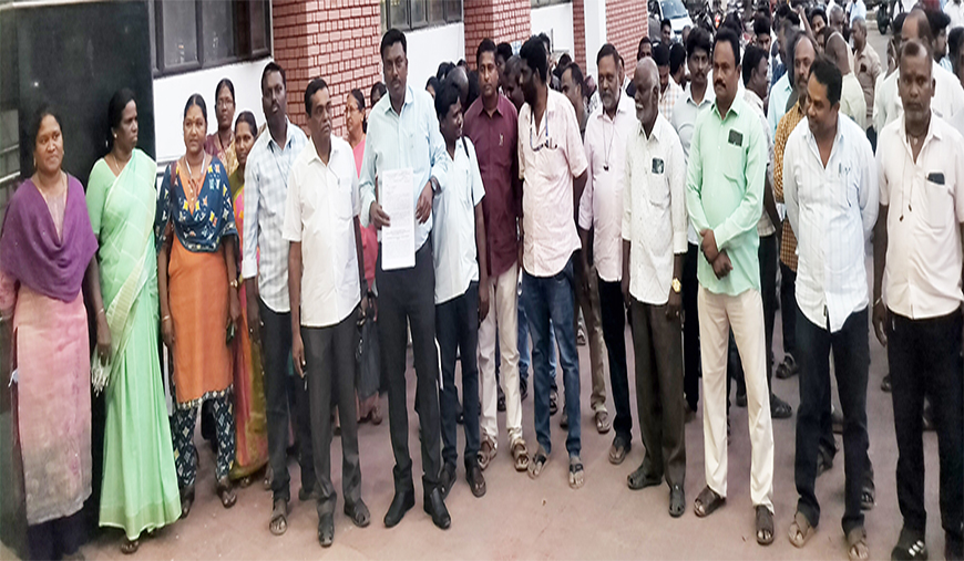 திட்ட இயக்குநரின் ஊழியர் விரோதப்போக்கு