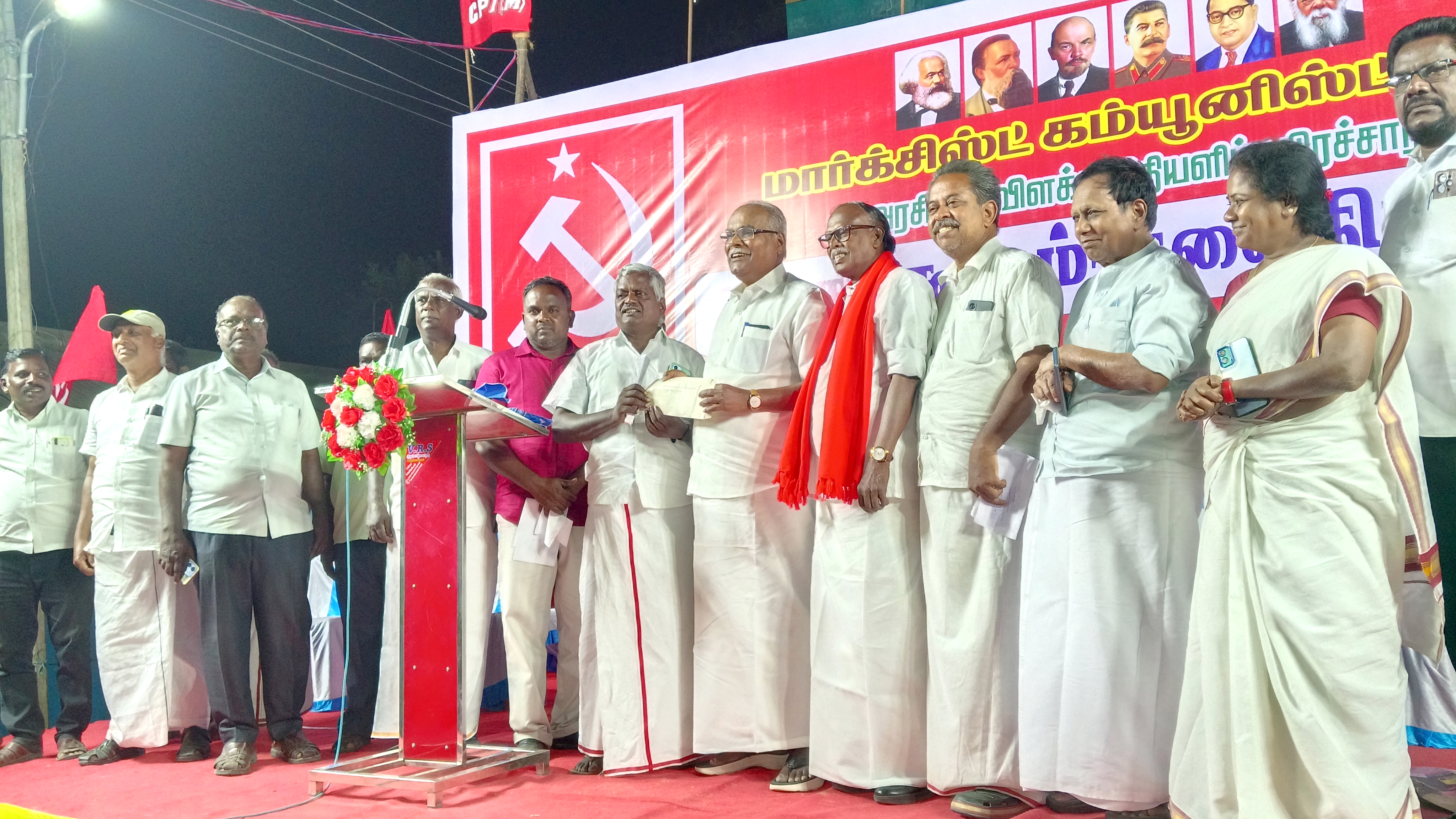 விழுப்புரம் மாவட்டக்குழு சார்பில் ரூ.27 லட்சம் தேர்தல் நிதி அளிப்பு