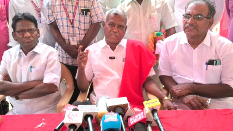 தள்ளாடும் அதிமுக; வலையில் விஜய்?