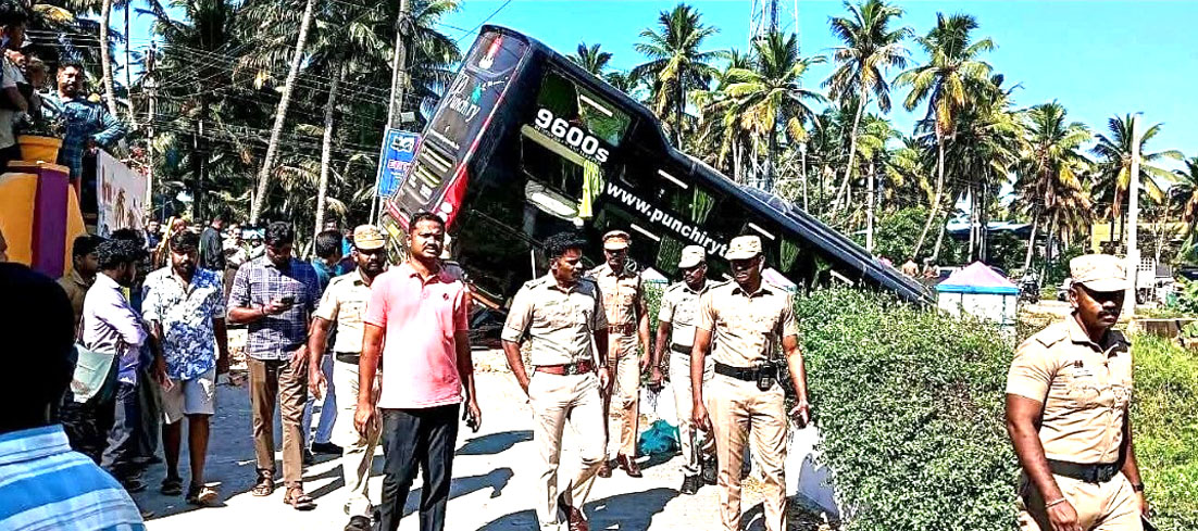 ஆம்னி பேருந்து மோதி இளைஞர்கள் இரண்டு பேர் பலி