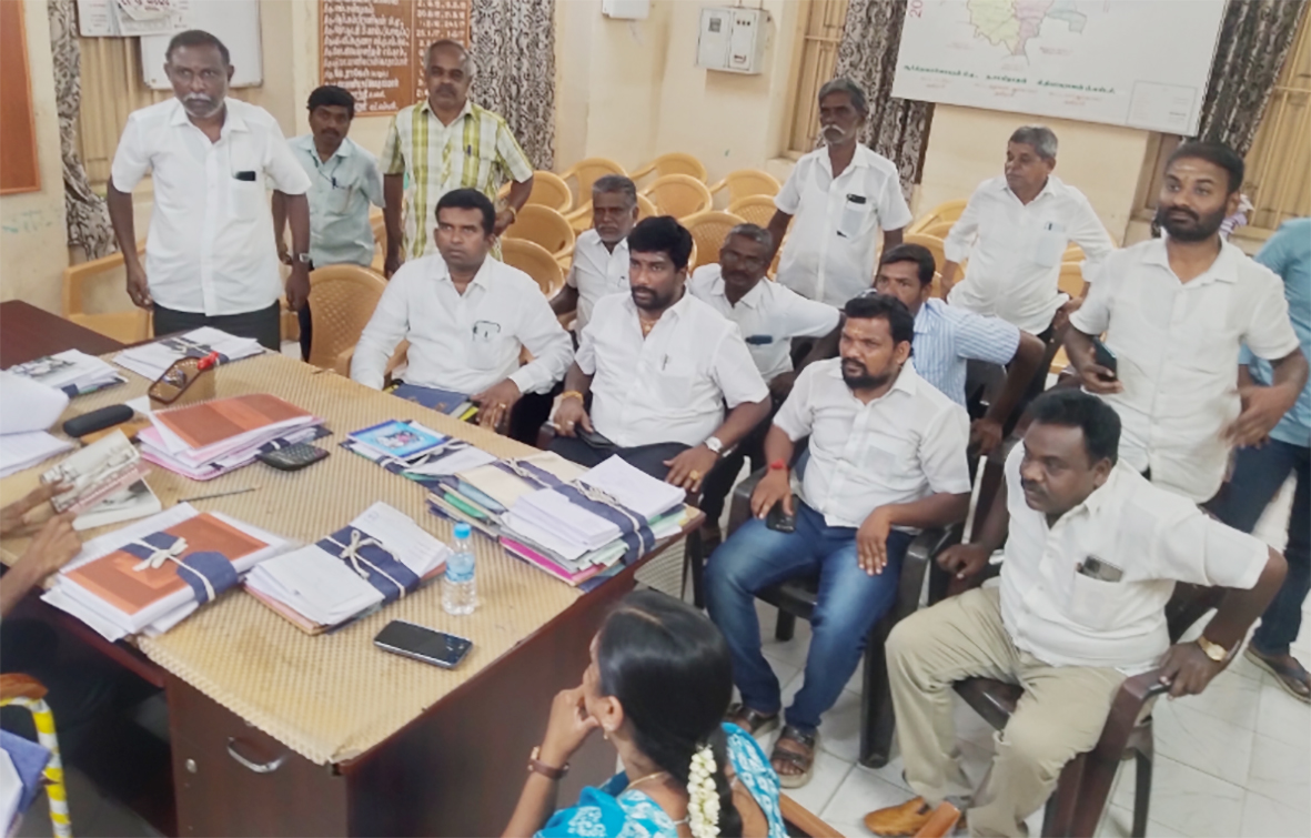 அவிநாசியில் அங்கீகரிக்கப்பட்ட அரசியல் கட்சிகளுடன் தேர்தல் ஆணையம் ஆலோசனைக் கூட்டம்