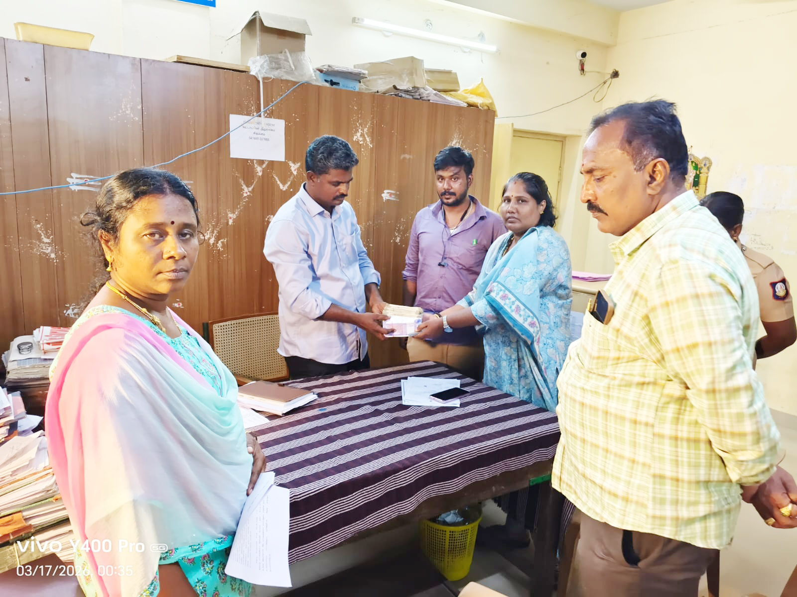 பறக்கும் படை வாகன தணிக்கையில் ரூ. 3 லட்சத்து 40 ஆயிரம் பறிமுதல்