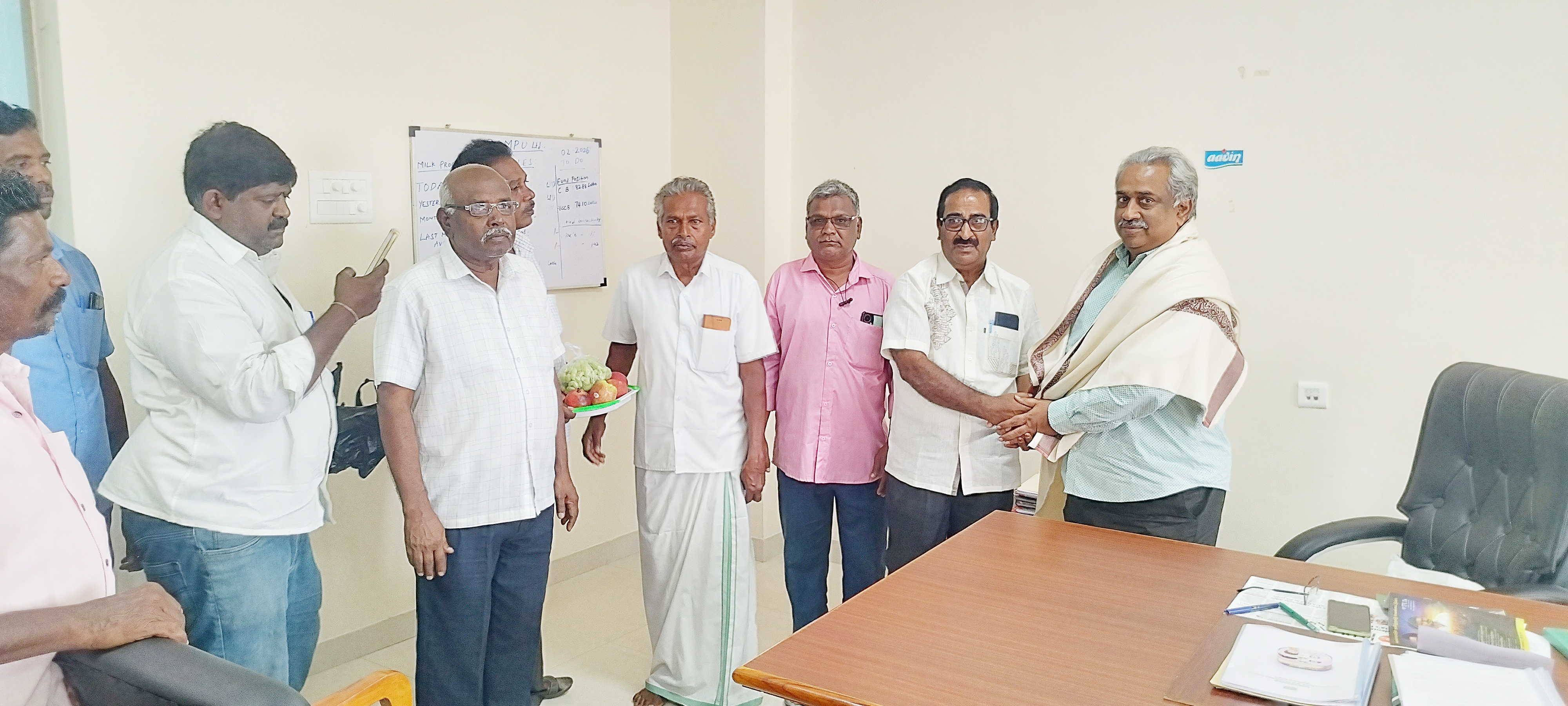 வறட்சி கால ஊக்கத்தொகை ஆவின் நிர்வாகத்திற்கு பால் உற்பத்தியாளர்கள் நன்றி