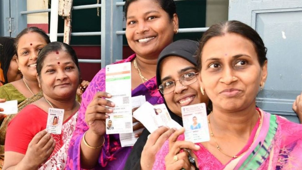 வாக்களிக்க அடையாள அட்டை கட்டாயம் - தேர்தல் ஆணையம்