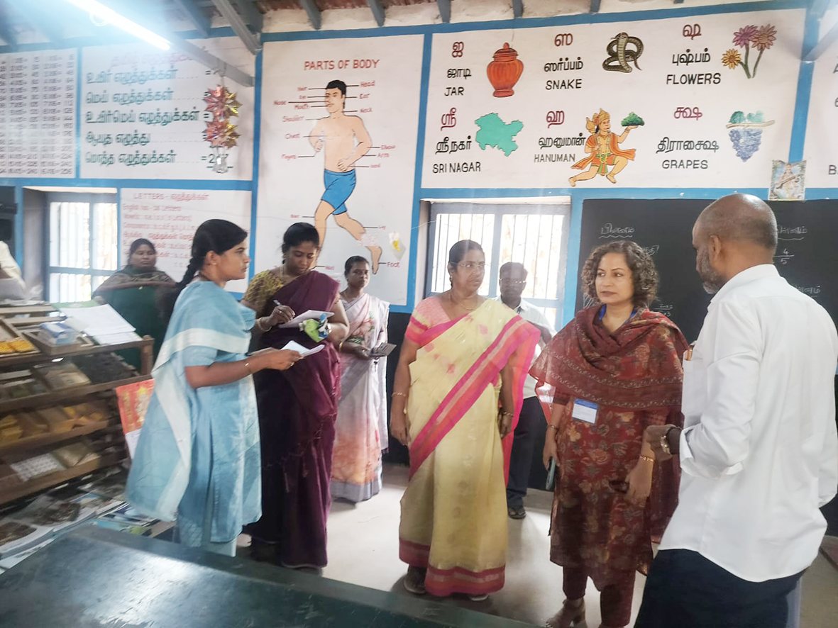 வாக்குச்சாவடிகளில் ஆய்வு