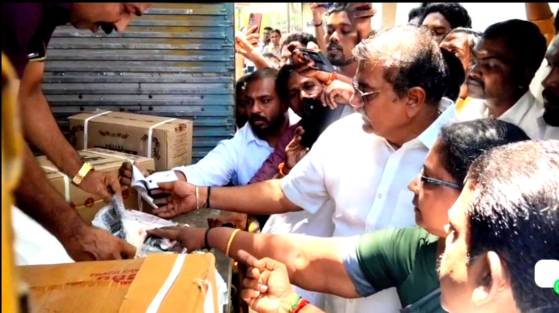 குமரி மாவட்ட ஆட்சியர் அலுவலகத்தில் வைக்க கொண்டு வந்த தையல் மிஷின்கள் அத்துமீறி போராட்டம் நடத்திய பாஜகவுக்கு சிபிஎம் கடும் கண்டனம்