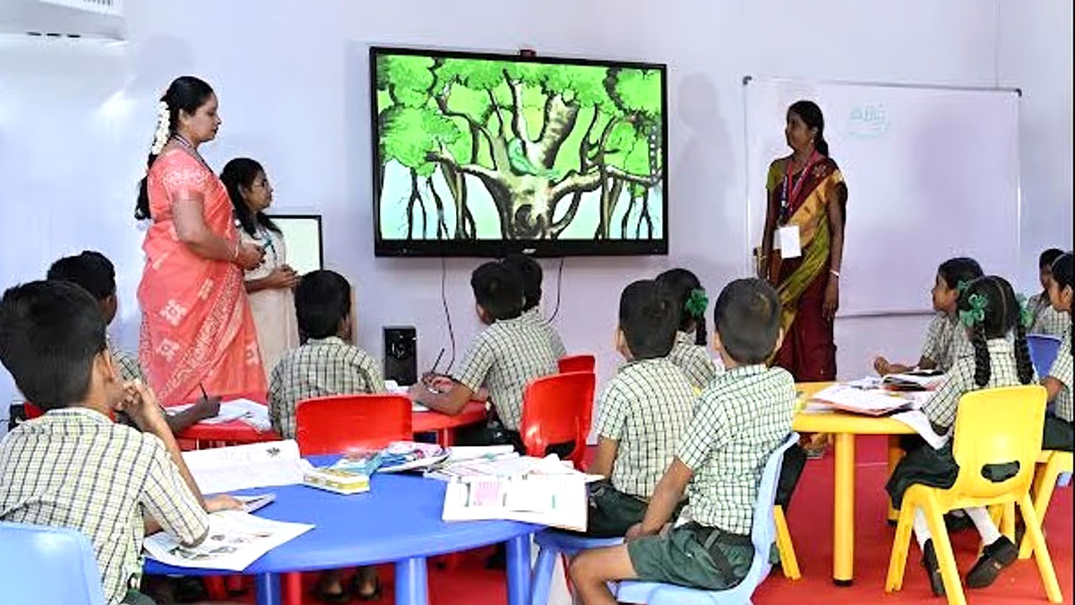 திறன்மிகு வகுப்பறைகளுடன் தமிழ்நாடு முதலிடம் - பாஜக ஆளும் மாநிலங்களின் அவல நிலை!