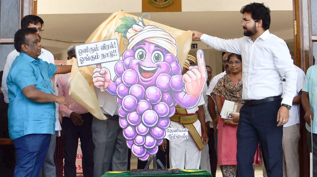 தேர்தல் விழிப்புணர்வு இலச்சினை வெளியீடு