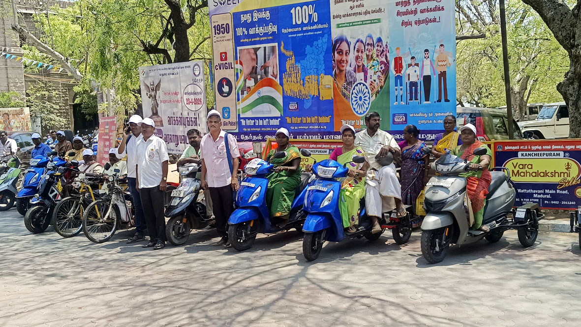 மாற்றுத்திறனாளிகள் சங்கத்தின் வாக்காளர் விழிப்புணர்வு வாகனப் பேரணி