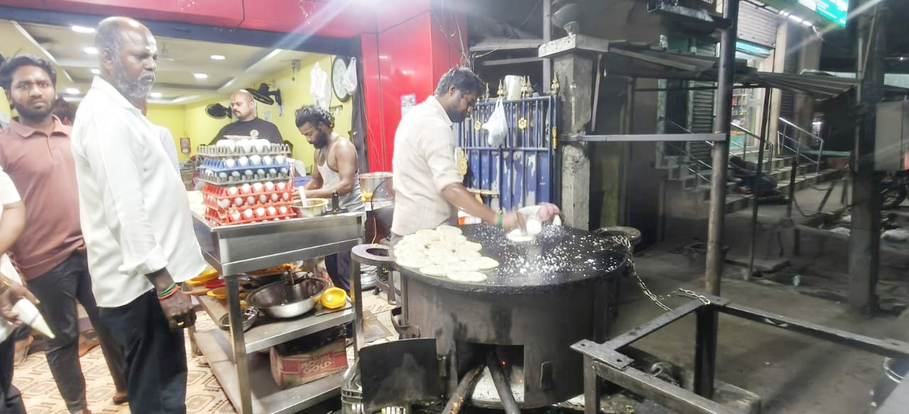 விறகு அடுப்பிற்கு மாறிய உணவகங்கள் பொது மக்கள் பாதிப்பு
