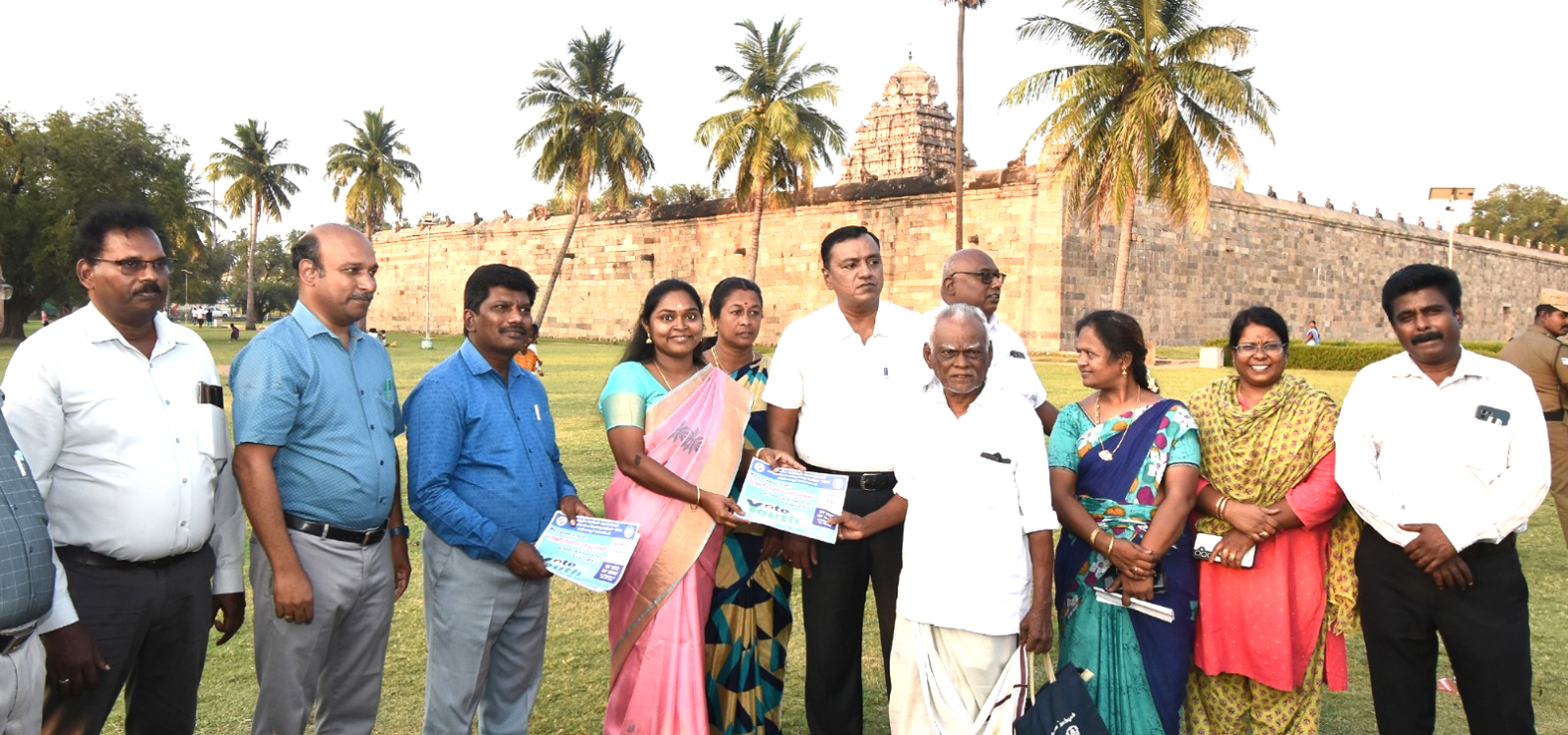 தேர்தல் தூதுவர்களான மெய்யன் - மெய்யாள் விழிப்புணர்வு அஞ்சல் தலை வெளியீடு