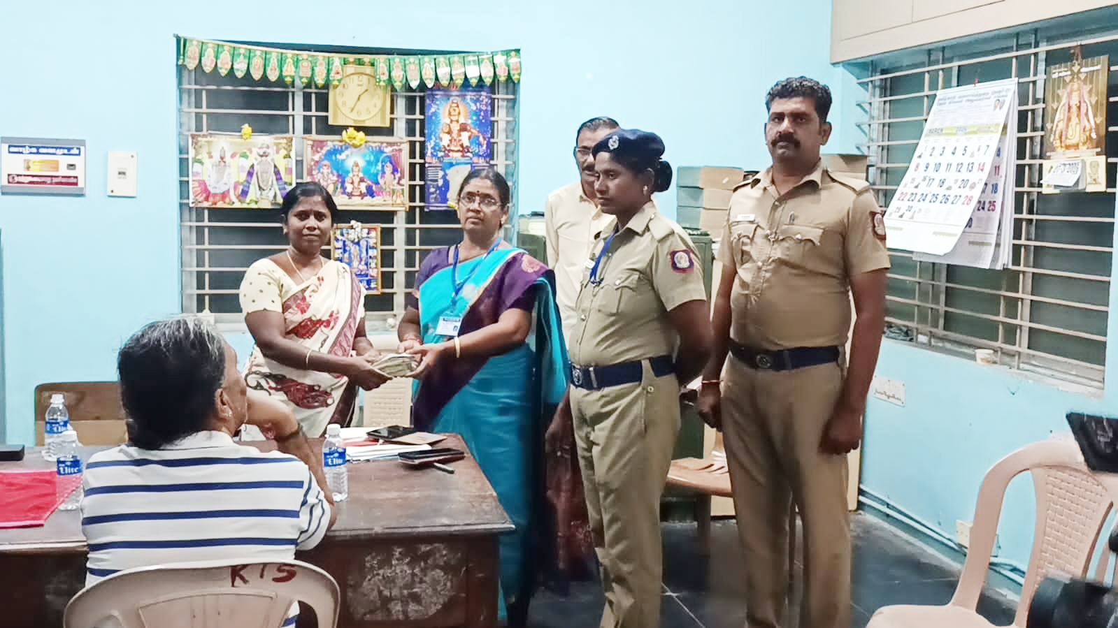 கடலூரில் ஆவணமின்றி கொண்டு வந்த ரூ. 1.30 லட்சம் பறிமுதல்