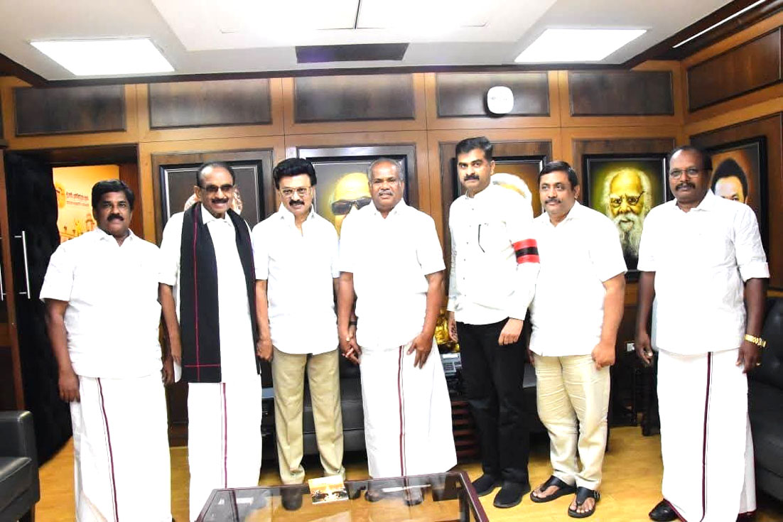தமிழக முதல்வர் மு.க.ஸ்டாலினிடம் வாழ்த்து பெற்ற மதிமுக வேட்பாளர்கள்