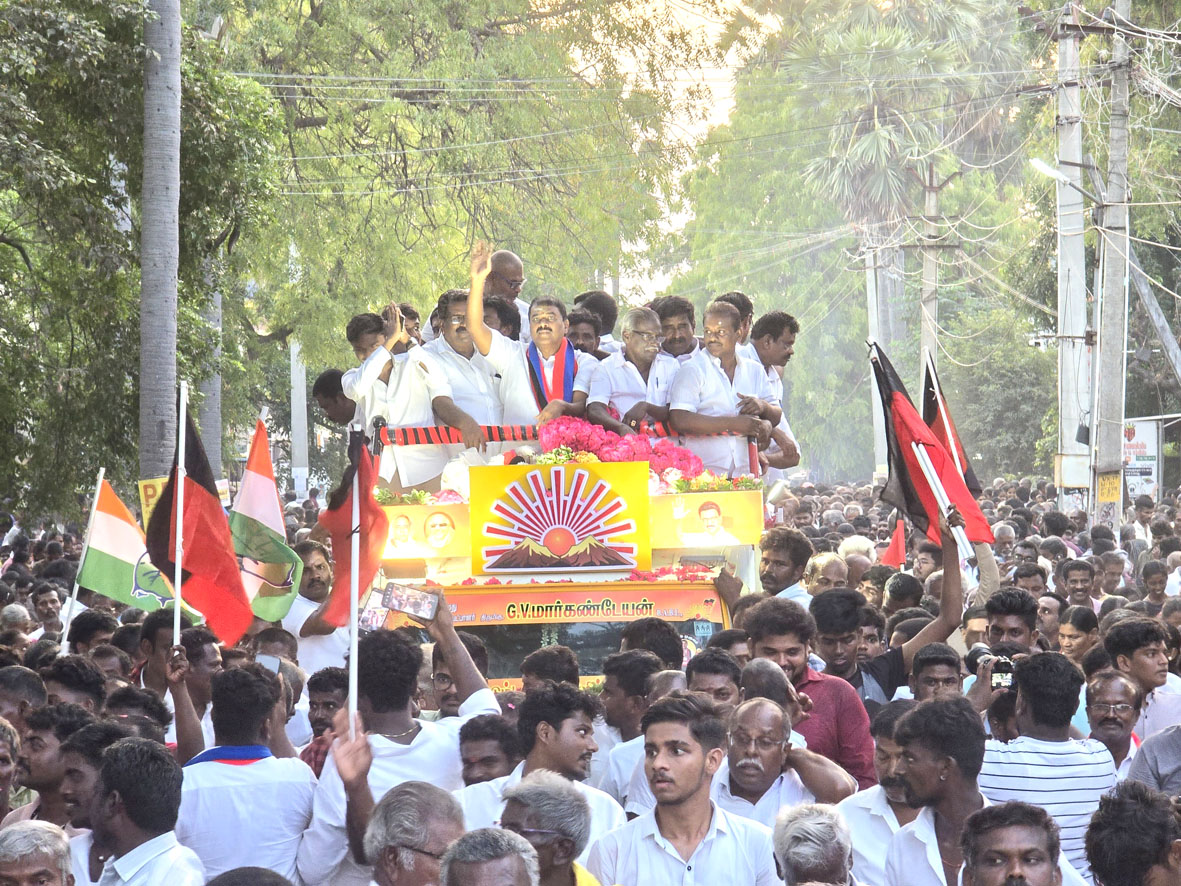 மக்கள் வெள்ளத்தில் மார்கண்டேயன் விளாத்திகுளத்தில் உற்சாக வரவேற்பு
