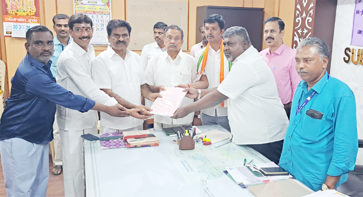 ஈஸ்வரன் வேட்பு மனுத்தாக்கல்