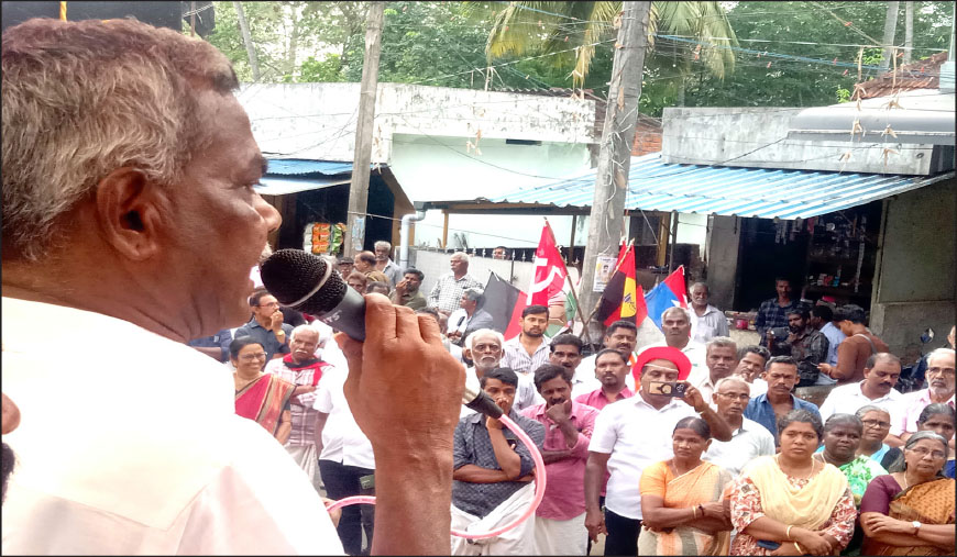 இலங்கை கடற்படை அத்துமீறல் காரைக்கால் மீனவர்கள் 12 பேர் கைது