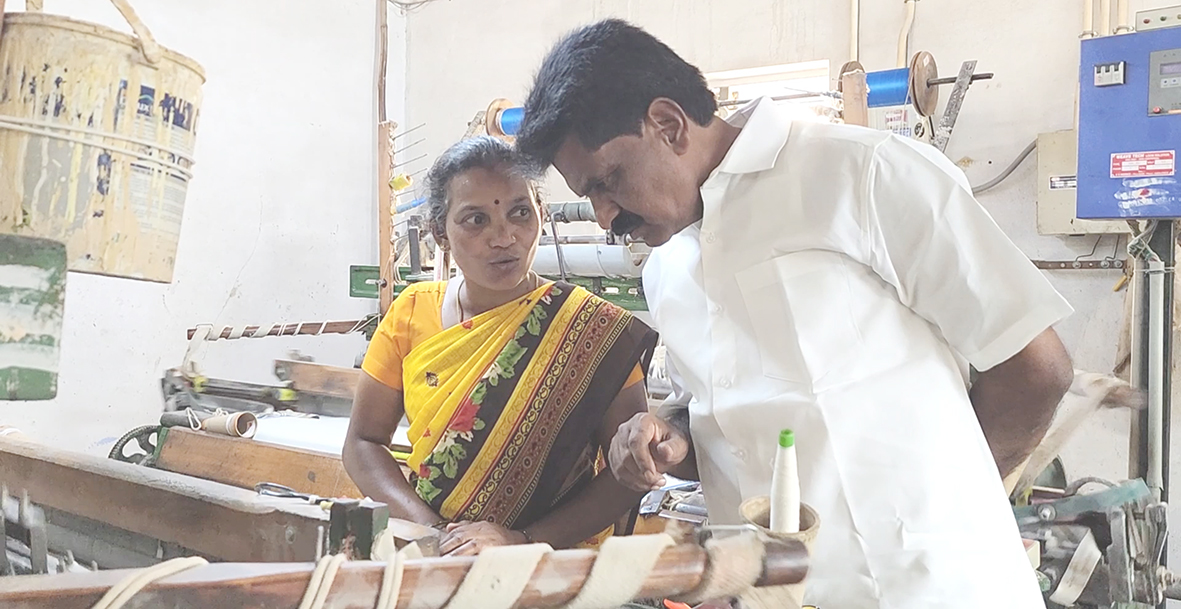 விசைத்தறி தொழிலாளர்களிடம் திருச்செங்கோடு வேட்பாளர் ஈஸ்வரன் வாக்கு சேகரிப்பு
