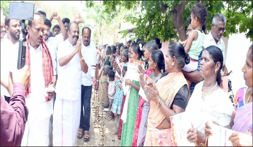 திருப்பத்தூர் தொகுதியில் திமுக வேட்பாளர் கே.ஆர்.பெரியகருப்பனுக்கு அமோக வரவேற்பு
