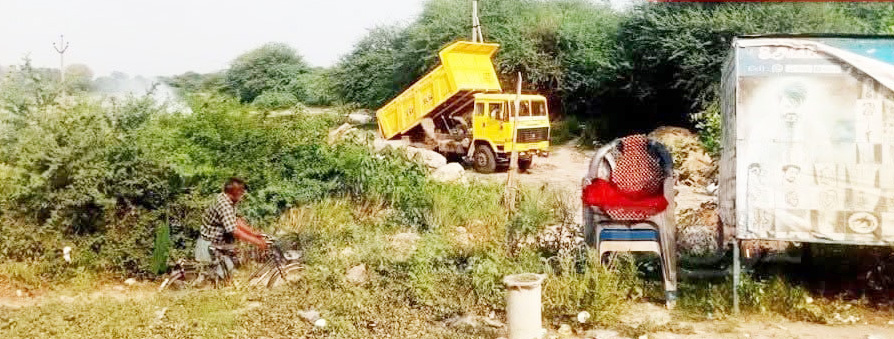 திருக்கோவிலூர் பெரிய ஏரியில் கழிவுகளை கொட்டும் நெடுஞ்சாலைத்துறை