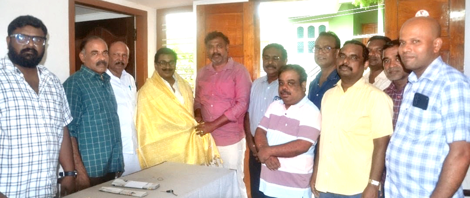 கல்லூரி ஆசிரியர்கள் பணி மேம்பாட்டை உயர்த்திடுக! ஆர்.செல்லசுவாமி எம்எல்ஏ-விடம் மூட்டா அமைப்பினர் மனு
