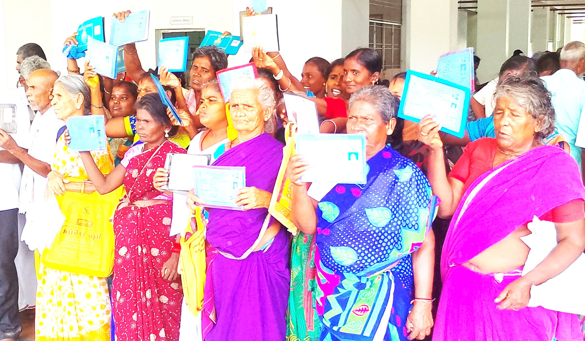 பணிக்குறிப்பு ஊராட்சியில் 100 நாள் வேலை மறுப்பதாக ஆட்சியரிடம் புகார்