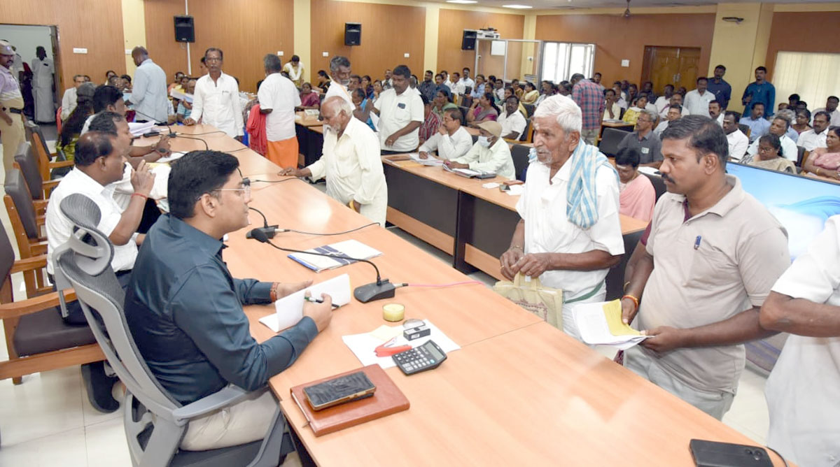 2 மாதங்களுக்கு பிறகு மீண்டும் தொடங்கிய மக்கள் குறைதீர் முகாம்