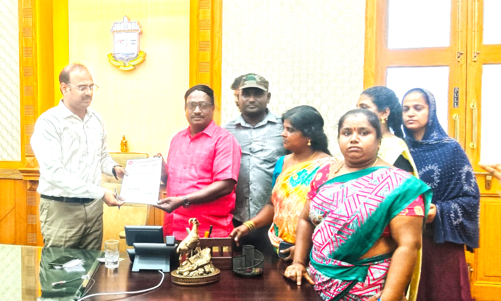 மாநகராட்சி பள்ளி ஊழியர்களுக்கு மே மாதம் ஊதியம் வழங்க வேண்டும் சென்னை பொது தொழிலாளர் சங்கம் வலியுறுத்தல்