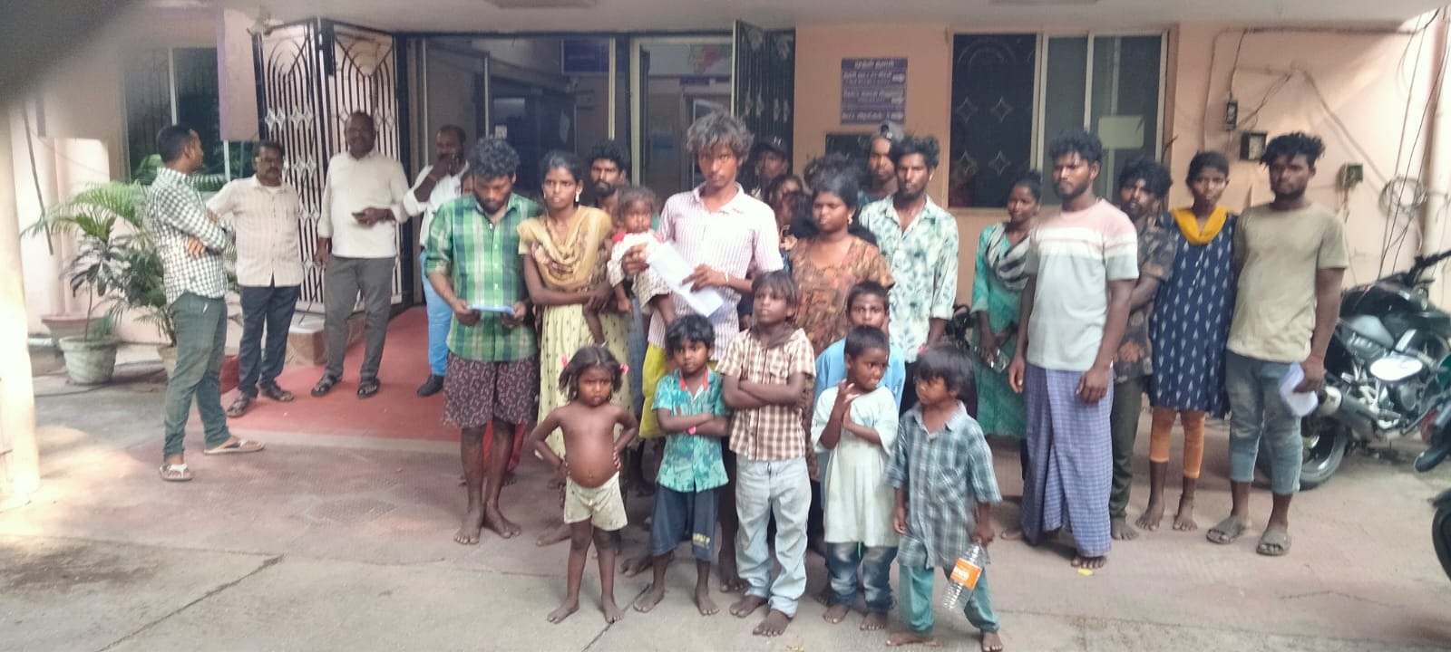 கொத்தடிமைகளாக இருந்த 30 பேர் மீட்பு தெலங்கனாவில் இருந்து தமிழகம் வருகை