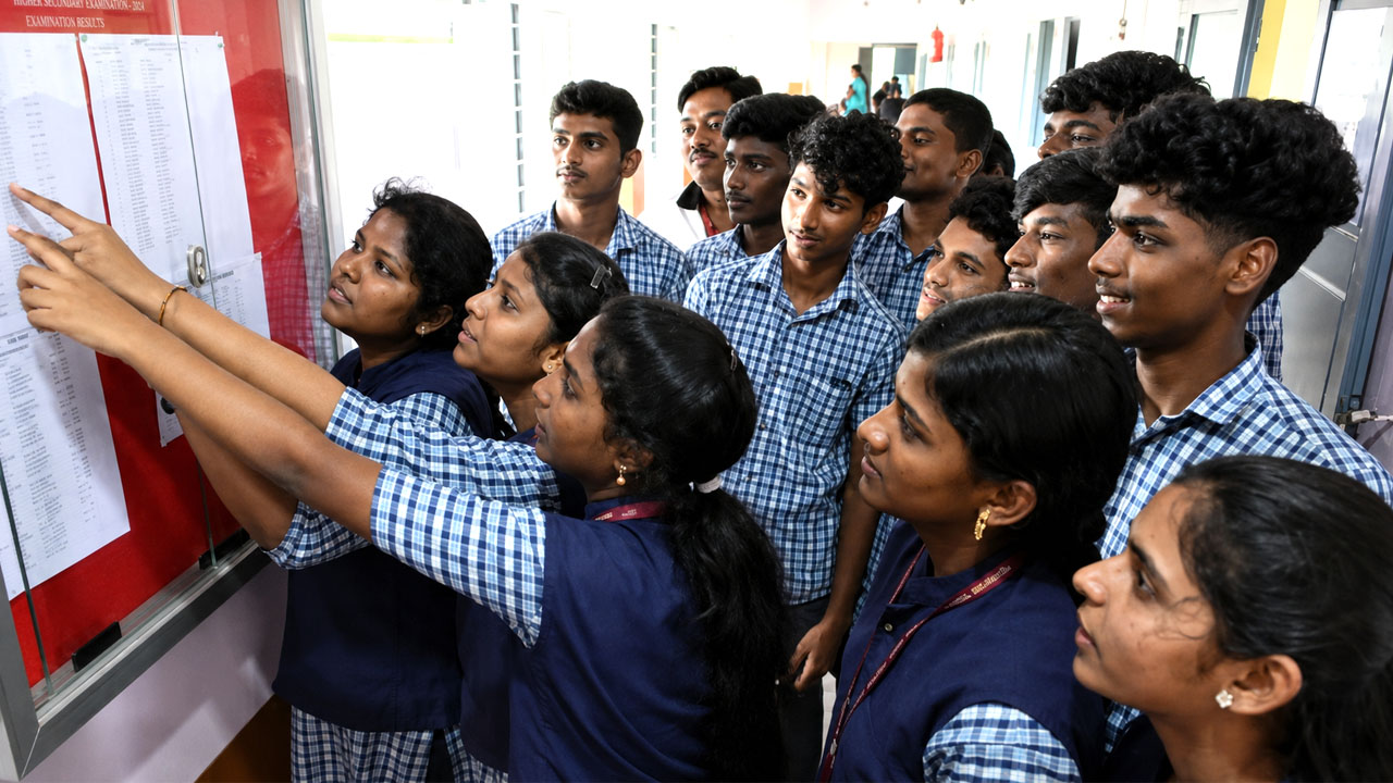 தமிழ்நாடு பிளஸ் 2 தேர்வு முடிவுகள் வெளியீடு: அரசுப் பள்ளிகளில் 92.16% தேர்ச்சி