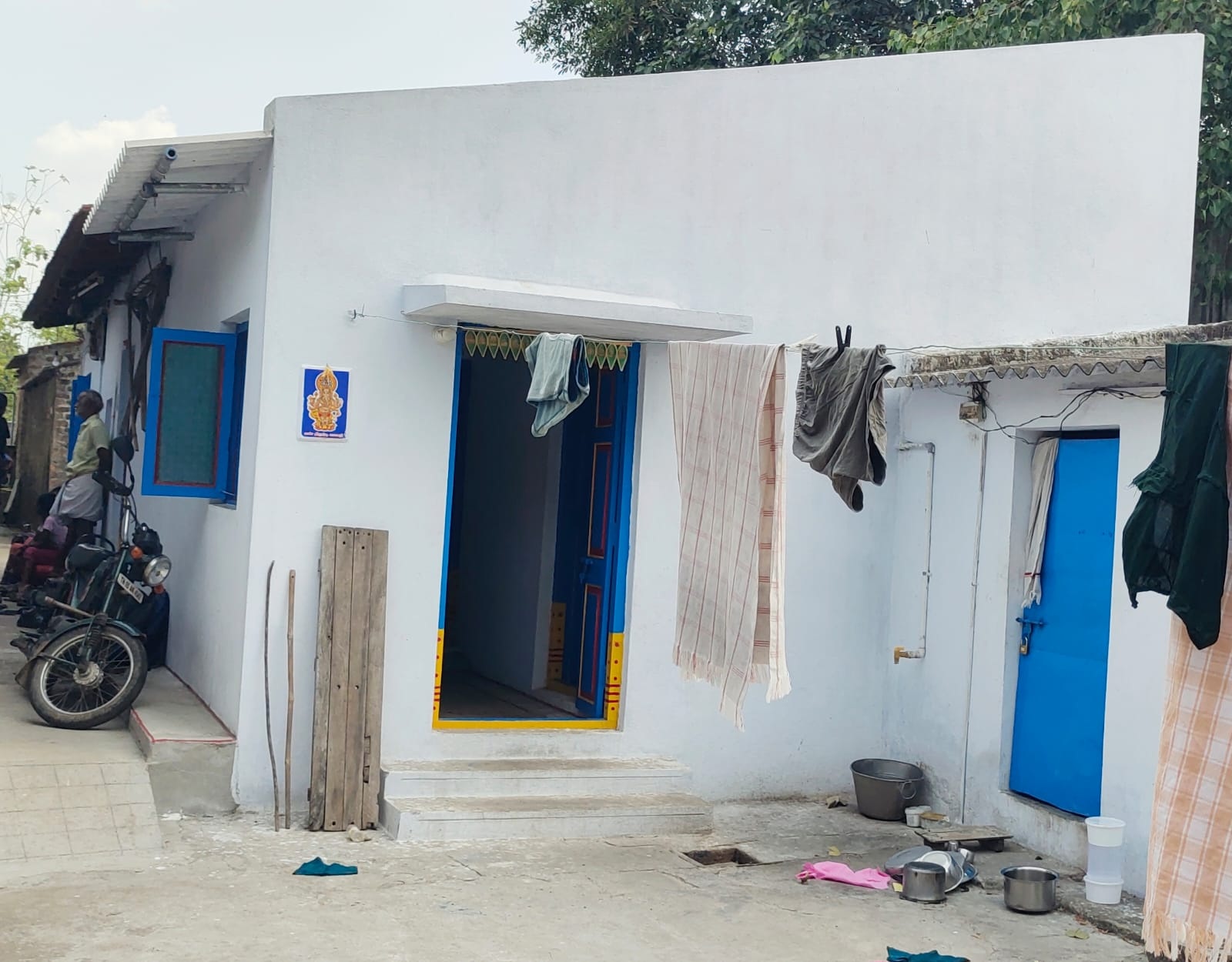 நெசவு தொழிலாளி வீட்டில் கொள்ளை