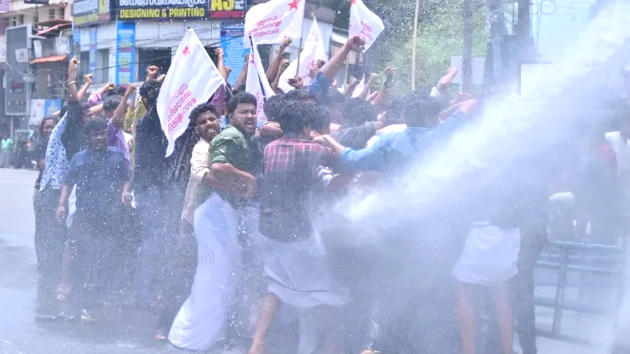 நீட் தேர்வு முறைகேடுகள் நாடு முழுவதும் இந்திய மாணவர் சங்கம் போராட்டம்