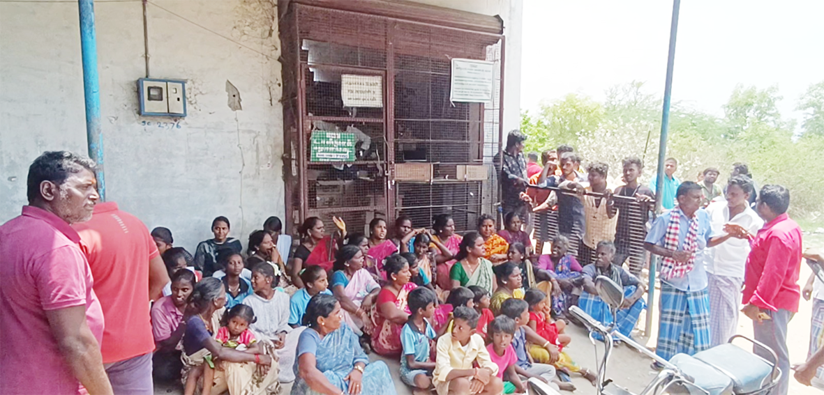 மதுக்கடையை அகற்றக்கோரி பொதுமக்கள் முற்றுகை