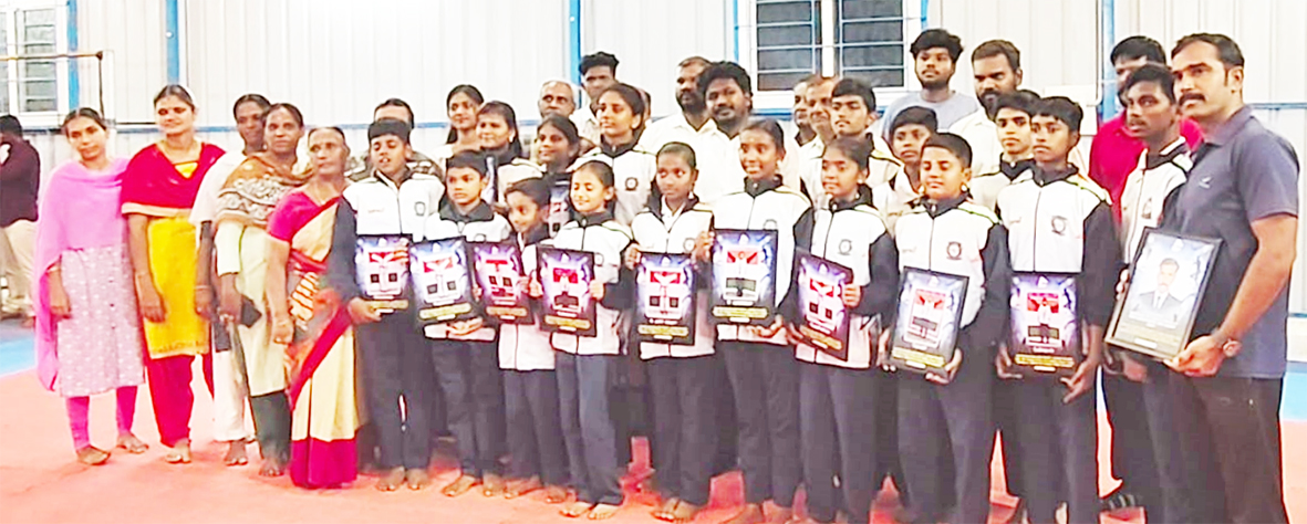 நேபாளத்தில் தங்கம் வென்ற சிறுவர்களுக்கு வரவேற்பு