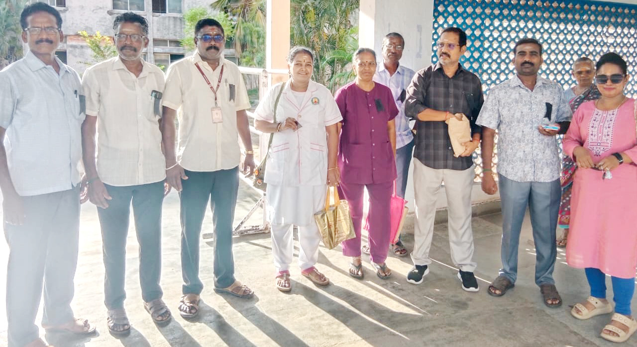 சம்பளம் கேட்டு கறுப்பு பேட்ஜ் அணிந்து போராட்டம் பணிந்த நிர்வாகம்–மாலையிலேயே சம்பளம் வரவு!