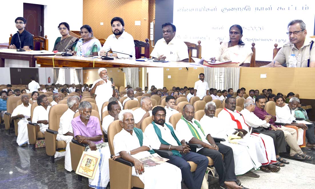 சூறாவளிக்காற்றால் வாழைகள் சாய்ந்து பாதிப்பு