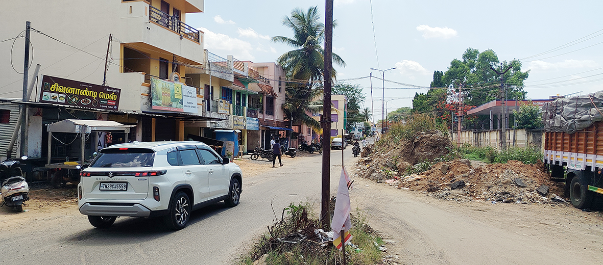 ஆமை வேகத்தில் மேம்பாலப் பணி: பொதுமக்கள் அவதி
