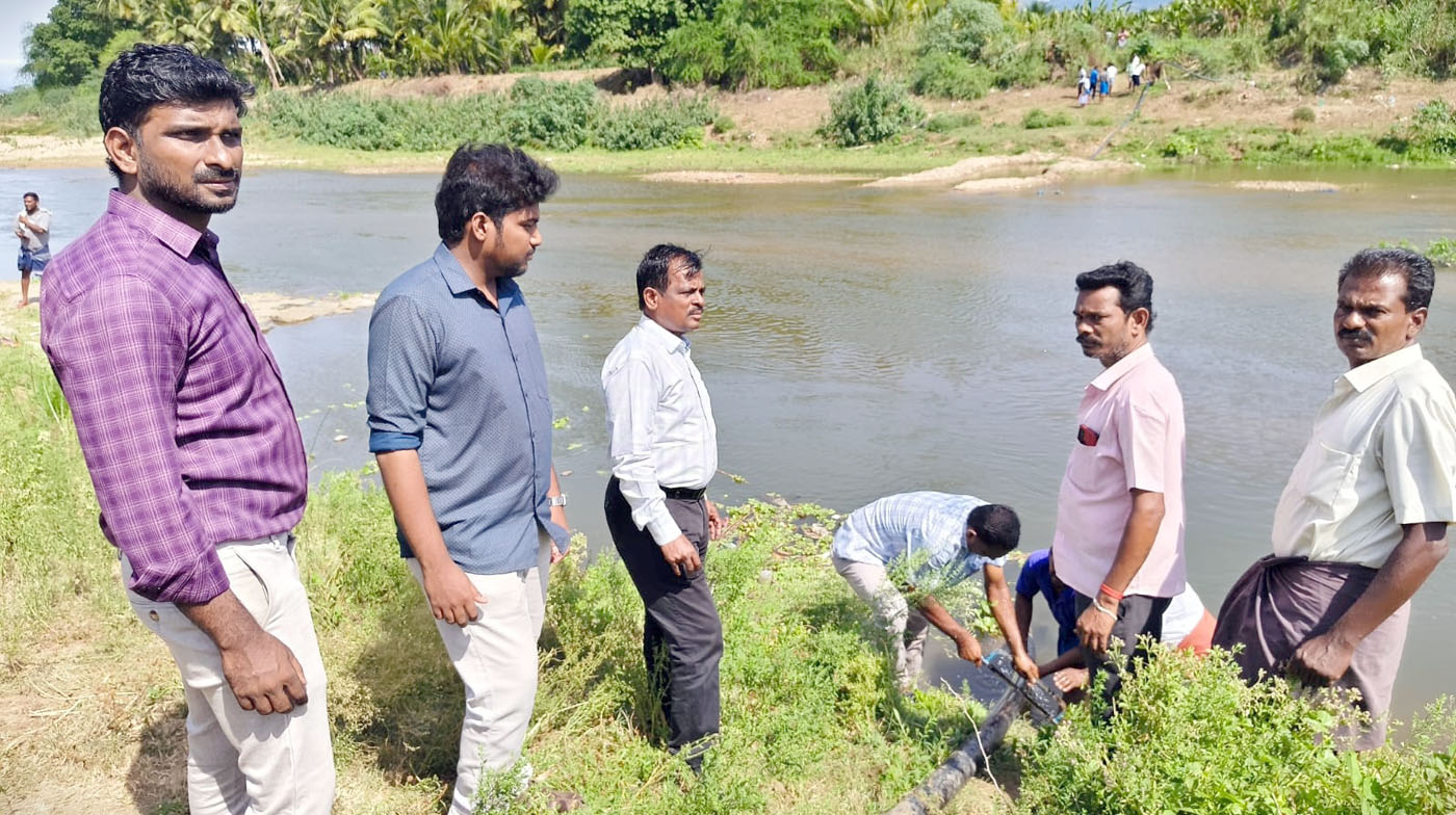 குடிநீர் பற்றாக்குறை எதிரொலி வைகை ஆற்றில் தண்ணீர் திருட்டு: மோட்டார் இணைப்பு துண்டிப்பு