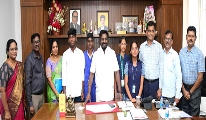 ஜப்பான் செல்லும் அரசுப்பள்ளி மாணவர்கள்
