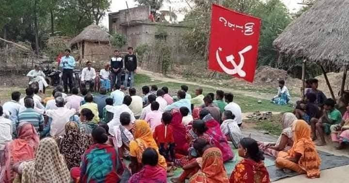 மேற்கு வங்க மாநிலம் பிர்பூமில் பாஜகவில் இருந்து விலகி 100 குடும்பங்கள் மார்க்சிஸ்ட் கட்சியில் இணைந்தன