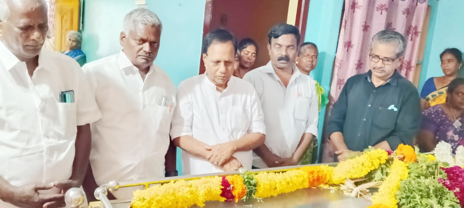 பண்ருட்டியில் மார்க்சிஸ்ட் கட்சியின் முன்னணி உறுப்பினர் எஸ்.ராஜவேல் காலமானார் கட்சி நிர்வாகிகள் அஞ்சலி