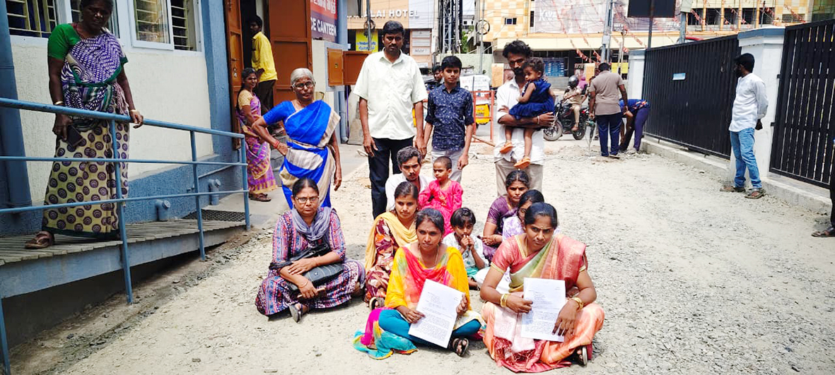 நிலத் தகராறில் பொய் வழக்கு எஸ்.பி. அலுவலகத்தில் பெண் தர்ணா