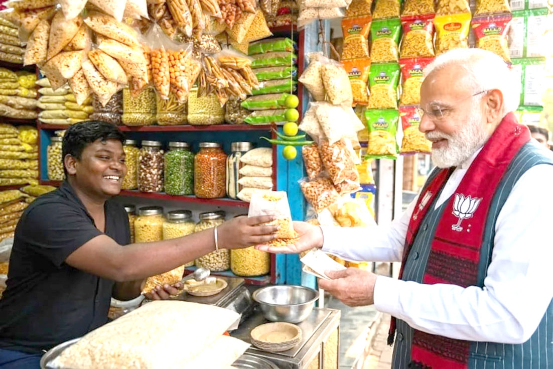 பிரதமர் மோடி பிரச்சார ஷூட்டிங்கால் விபரீதம் பொரி வியாபாரிக்கு கொலை மிரட்டல் ; பதற்றத்தில் ஜார்கிராம்
