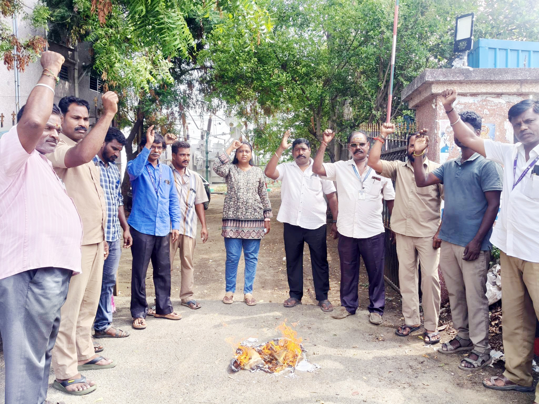 தொழிலாளர்களுக்கு விரோதமாக 4 சட்டத்தொகுப்புகளை ஒன்றிய அரசு அமல்படுத்தி உள்ளது. இதனை கண்டித்து