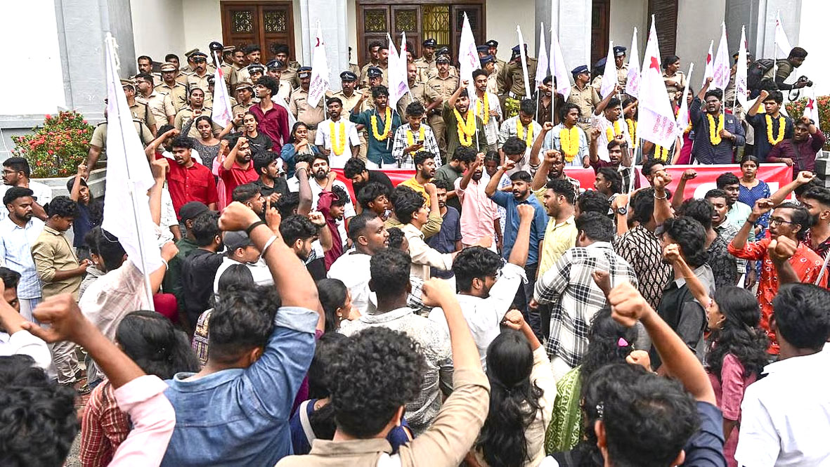 கேரள பல்கலைக்கழக மாணவர் பேரவைத் தேர்தல் 37க்கு 35 இடங்களில் இந்திய மாணவர் சங்கம் அமோக வெற்றி