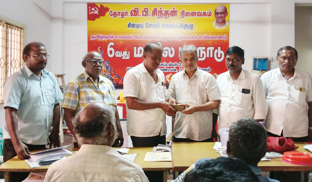போராடும் வடமாநில தொழிலாளர்களுக்கு நிதியுதவி