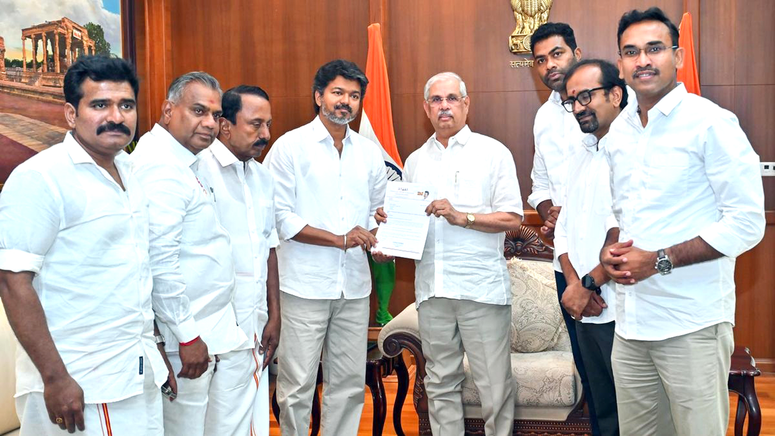 ஆட்சியமைக்க உரிமை கோரிய விஜய் ‘அழைப்பு விடுக்காத’ ஆளுநர் அர்லேகர்!